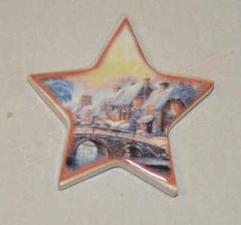 Magnete terracoota a forma di stella con disegno natazio paesaggio innevato con ponte