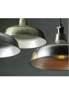 Amarcords Industrial Lampadario a sospensione 2m. campana in metallo martellata a mano colr acciaio rosone nero