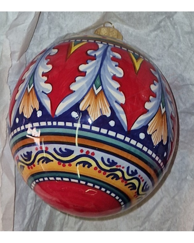 Pallina di natale diametro 8 in terracotta decorata lucida sfondo inferiore rossa decori con punte ottanio, bianche, beige,blu