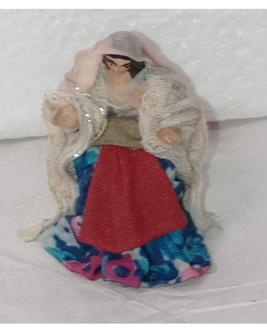Melu' donna seduta cm 6 . Statuina per presepe in terracotta fatta a mano adatta per cm 6